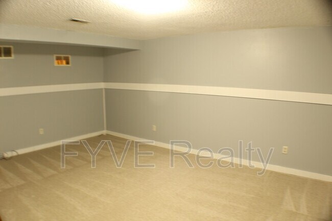 Building Photo - 4968 Silver Bow Dr