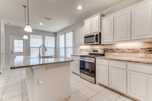 Building Photo - 15933 Charing Cross Dr