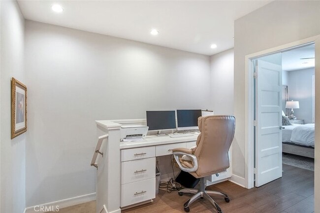 Building Photo - 10 Brownstone Way