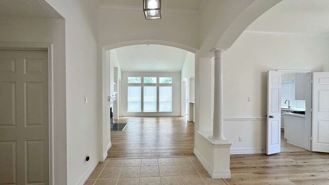 Building Photo - 7510 Golden Thistle Ln