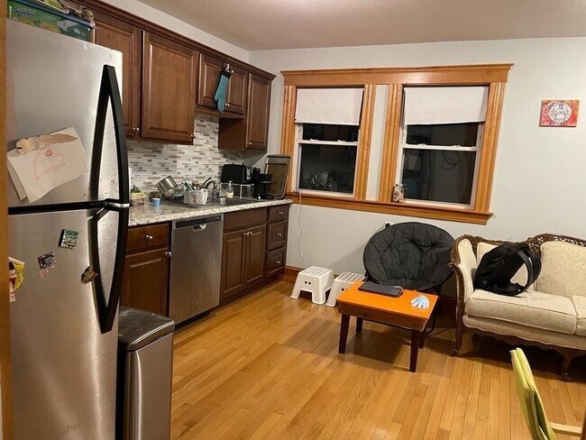 Building Photo - 53 Westmount Ave