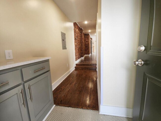 Building Photo - 2529 E Admiral Pl