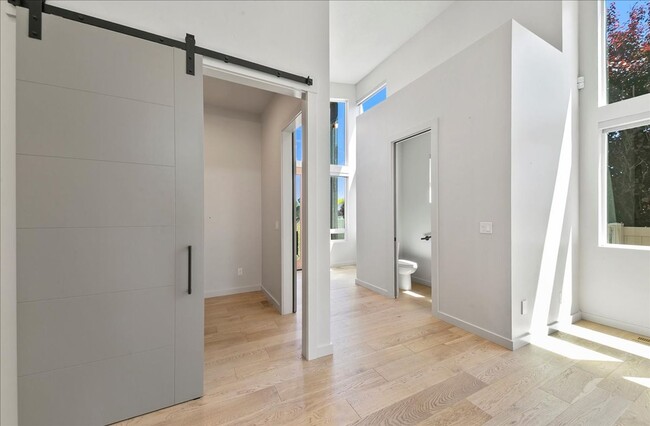 Building Photo - Modern Luxury Meets Everyday Comfort in Me...