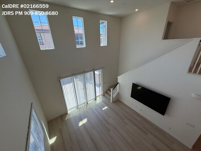 Building Photo - Eastvale 4 Bedroom Condo