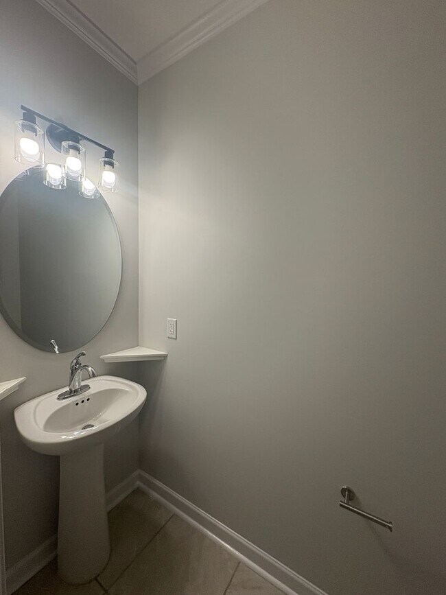 Building Photo - Gorgeous 4 Bed, 2.5 Bath Home in Fayetteville