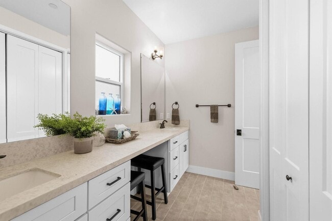 Building Photo - 5051 Savannah St