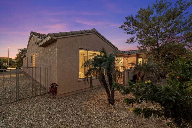 Building Photo - 16418 W Desert Lily Dr