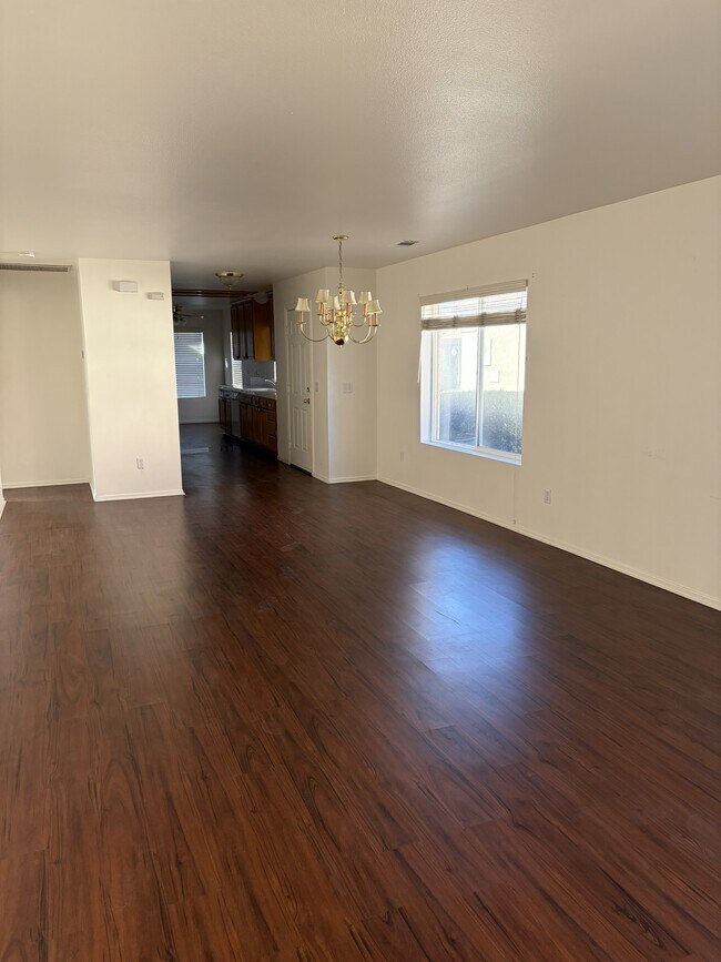 Building Photo - 11561 Park Ln