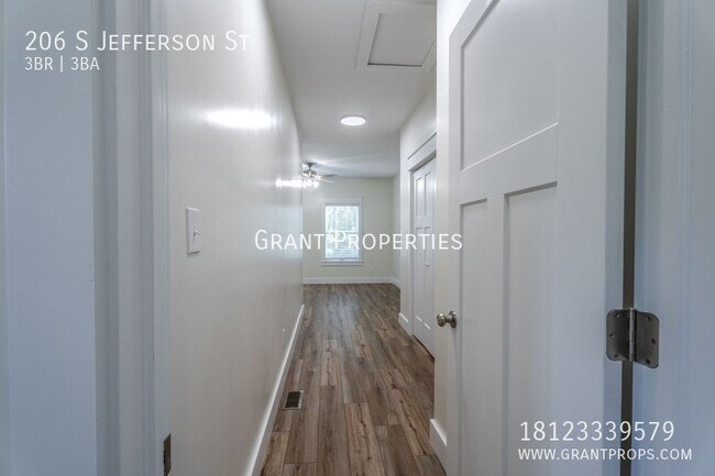 Building Photo - 206 S Jefferson St