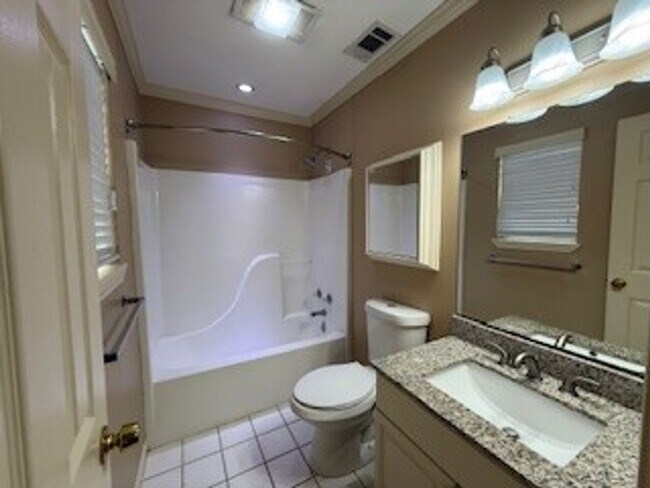 Building Photo - 4 Laura Dr