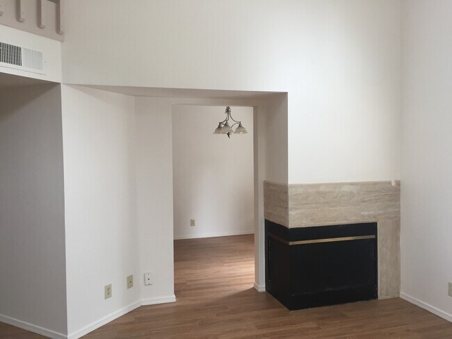 Building Photo - Beautiful Spring Meadows Home