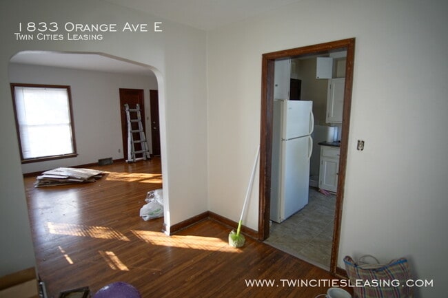 Building Photo - Freshly updated 2 bedroom 1 bath