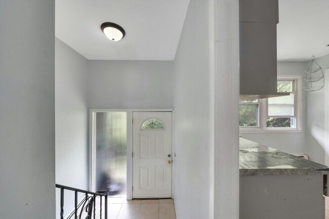 Building Photo - 106 Hillside Ave