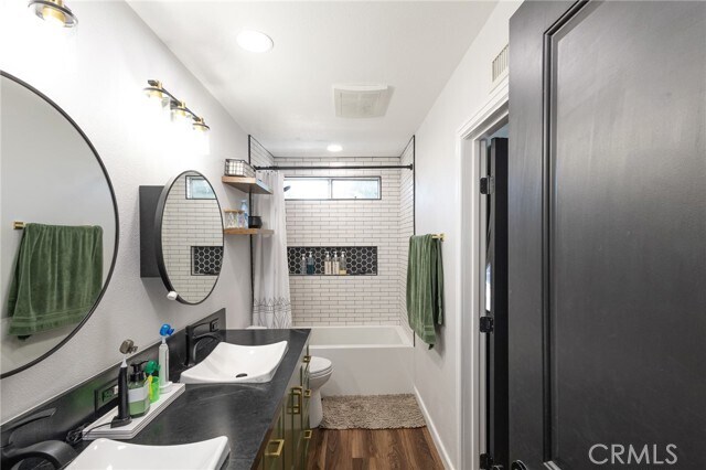 Building Photo - 842 Granby Ave