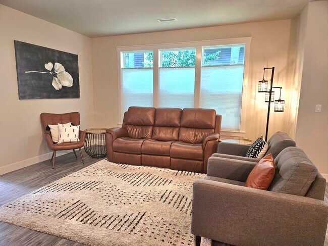 Up/down shades are great for this space - 12048 NE 109th St