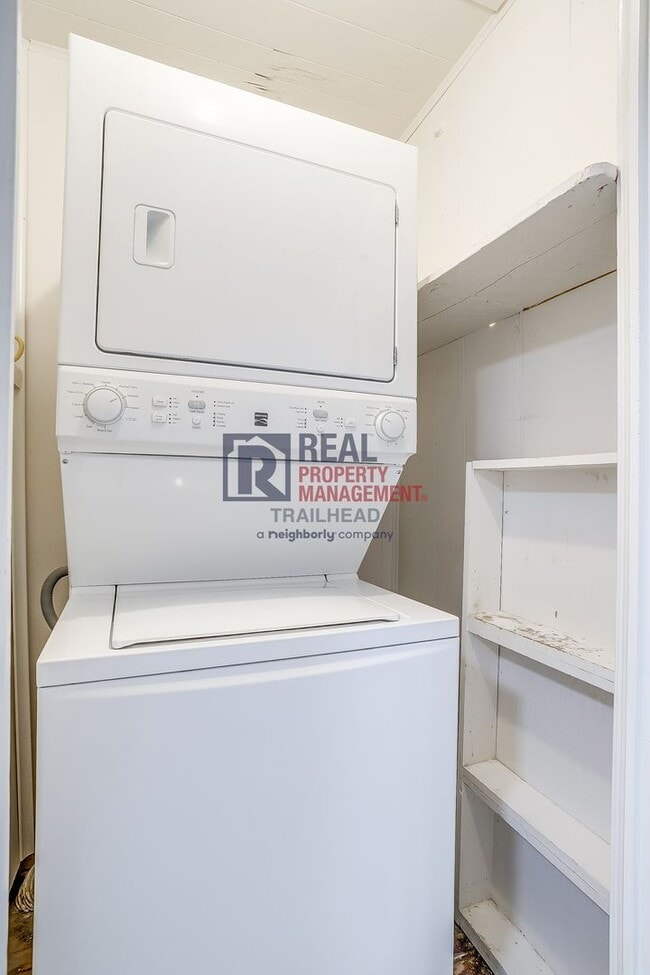 Building Photo - Charming Monticello Townhome – 4 Beds, Updated Kitchen & On-Site Parking