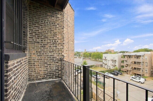 Building Photo - 6214 S Dorchester Ave