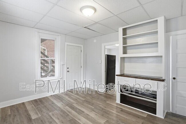 Building Photo - 207 N Mulberry St