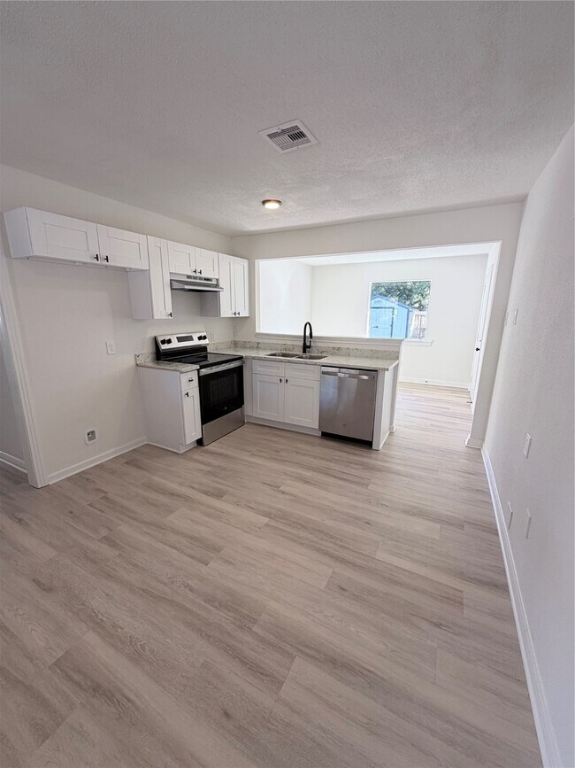 Building Photo - 4601 W 43rd St