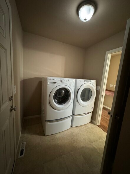 Building Photo - 1714 Fair Pheasant Way