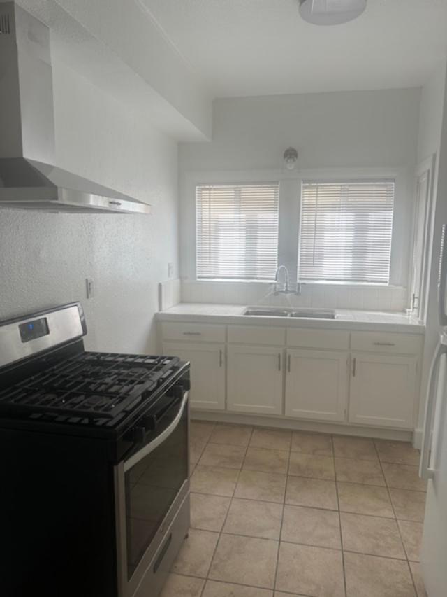 Eat-in kitchen - 1937 1/2 S Harcourt Ave