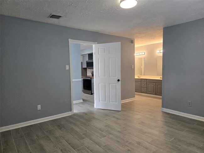 Building Photo - 3634 Kingsman Dr