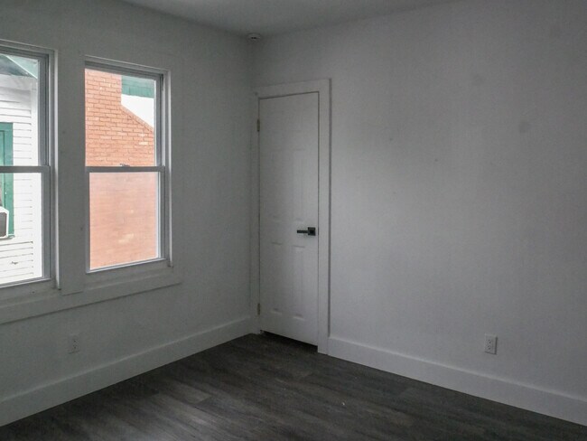 Building Photo - 12725 Kentucky St