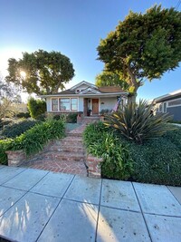 Building Photo - 4 Bedroom-2 Bathroom Two Story Craftsman H...