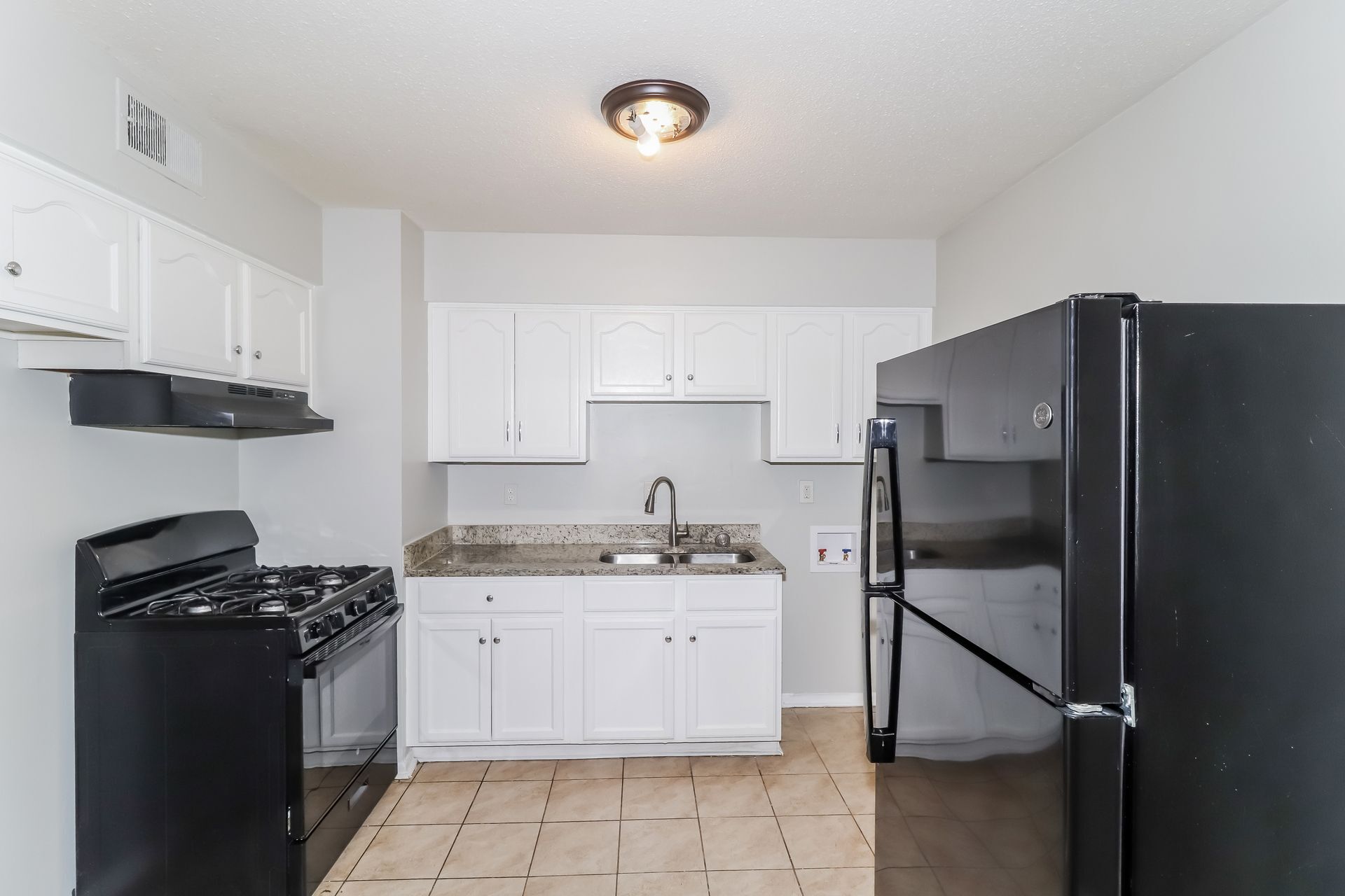Building Photo - 6150 Devon Cir
