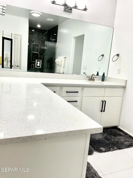 Building Photo - 8919 Eclipse St