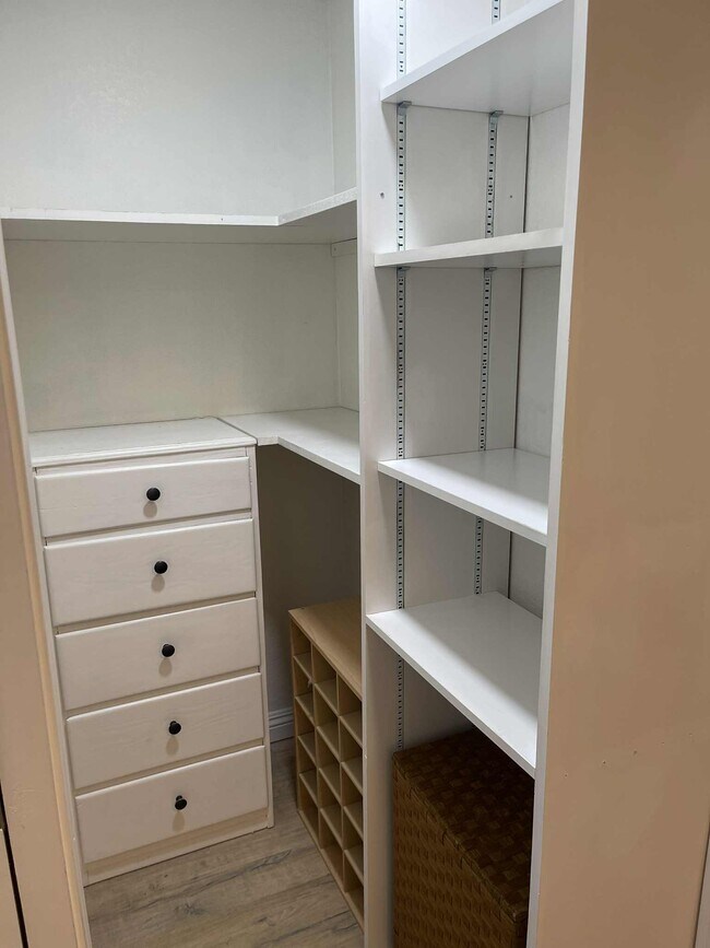 Building Photo - 1414 Western Dr