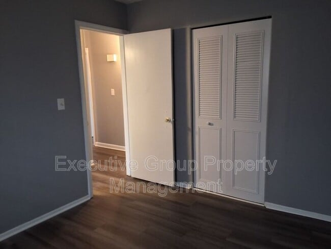 Building Photo - 801 Monin Rd