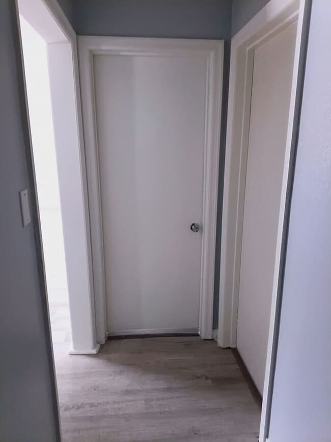 Building Photo - Fully Renovated 2 Bed | Fresh, Clean, Move-In Ready