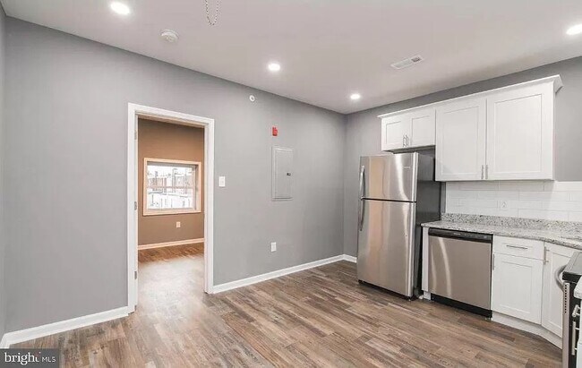 Building Photo - 207 S 49th St