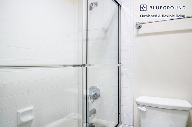 Building Photo - 1824 Oak Creek Dr