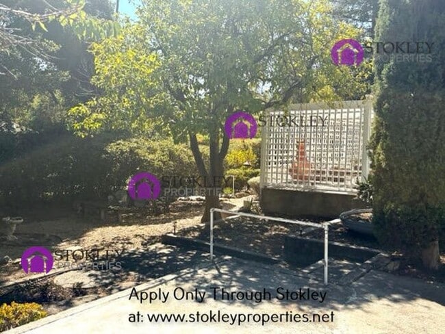 Building Photo - 2234 Oakvale Rd