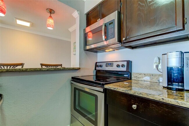 Building Photo - 2506 N Rocky Point Dr