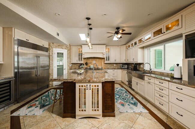 Building Photo - 1130 John Anderson Dr