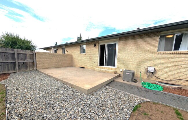 Building Photo - 3504 N Taft Ave