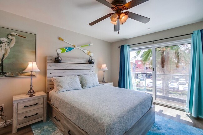 Building Photo - Steps From The Beach w/ All Utilities Included Available Jan - May 2025