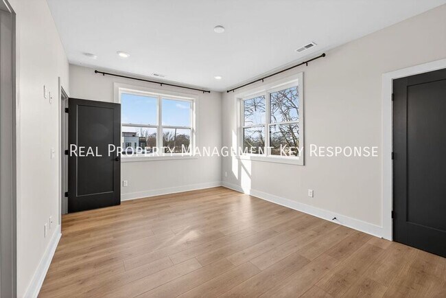 Building Photo - 2109 23rd Ave N