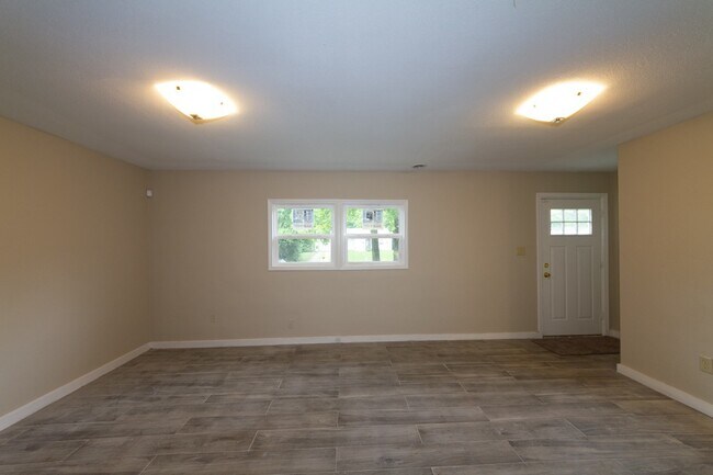 Building Photo - Completely remodeled 3 bed 1 bath home ready for a new tenant. Apply today and get approved for a...