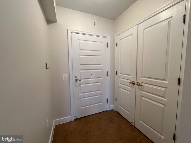 Building Photo - 616 E Street NW Unit 902