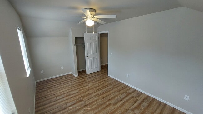 Building Photo - 204 6th Ave