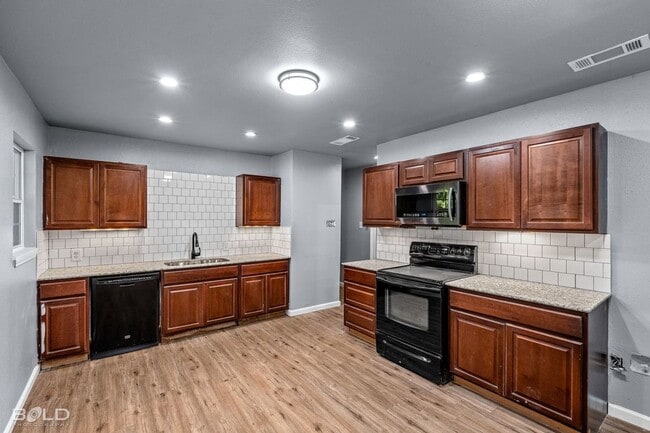 Building Photo - 9419 Normandie-