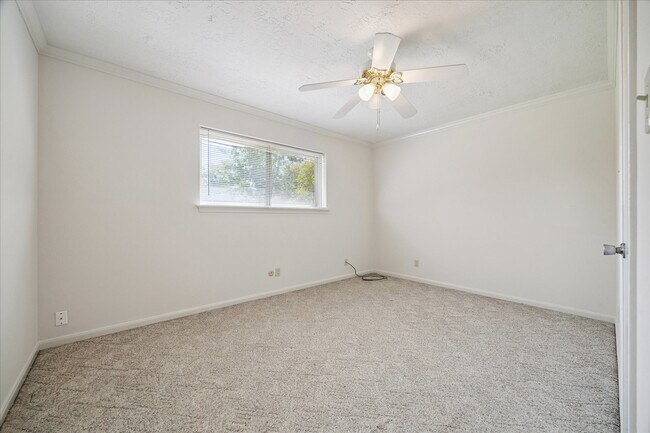 Building Photo - 9631 Philmont Dr
