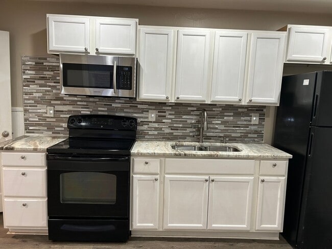 Building Photo - 615 W Orange St