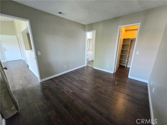 Building Photo - 3645 Country Oaks Loop