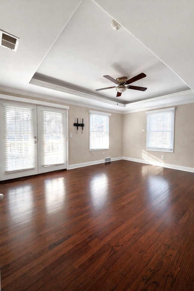 Building Photo - COMING SOON: Bright 3-Bed, 2.5-Bath Townhouse with Private Deck & Fenced Yard in Oak Meyer Gardens!