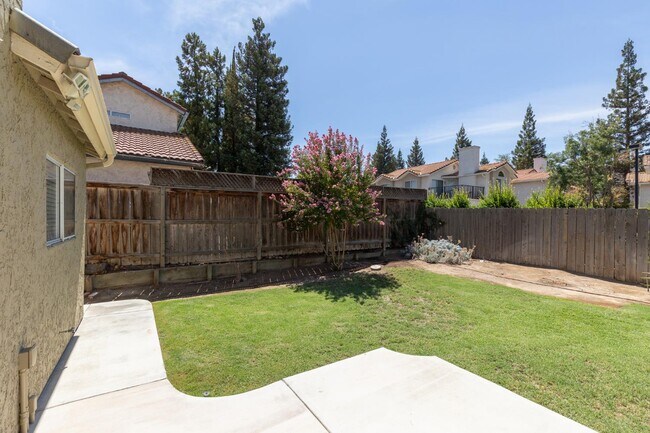 Building Photo - 953 E Buckhill Rd